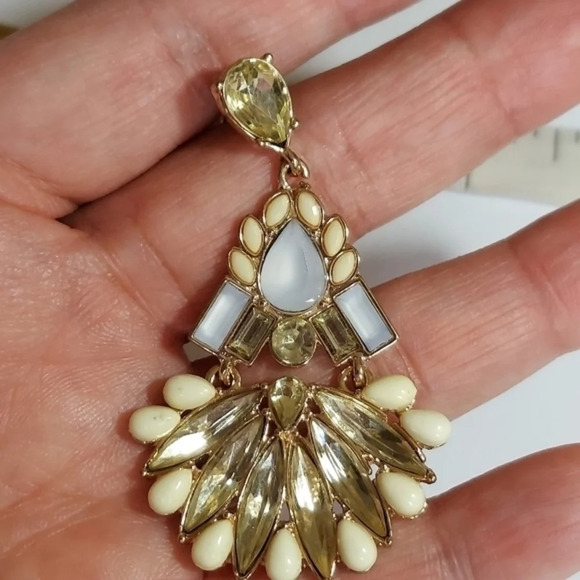 Bejeweled Pierced Chandelier Earrings Make a Statement‎ - Picture 5 of 7